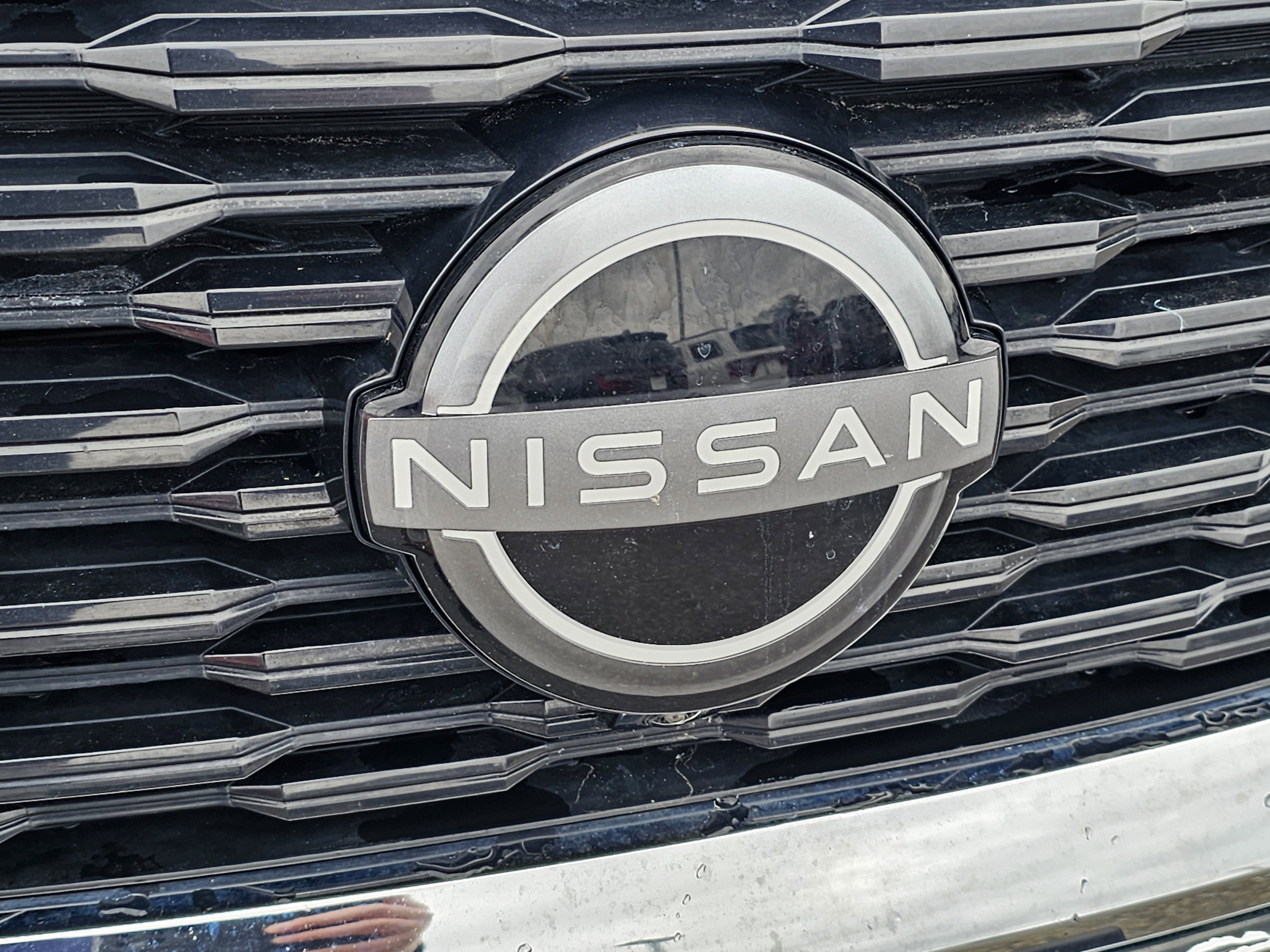 Used 2023 Nissan Rogue SL w/ SL Premium Package image 3