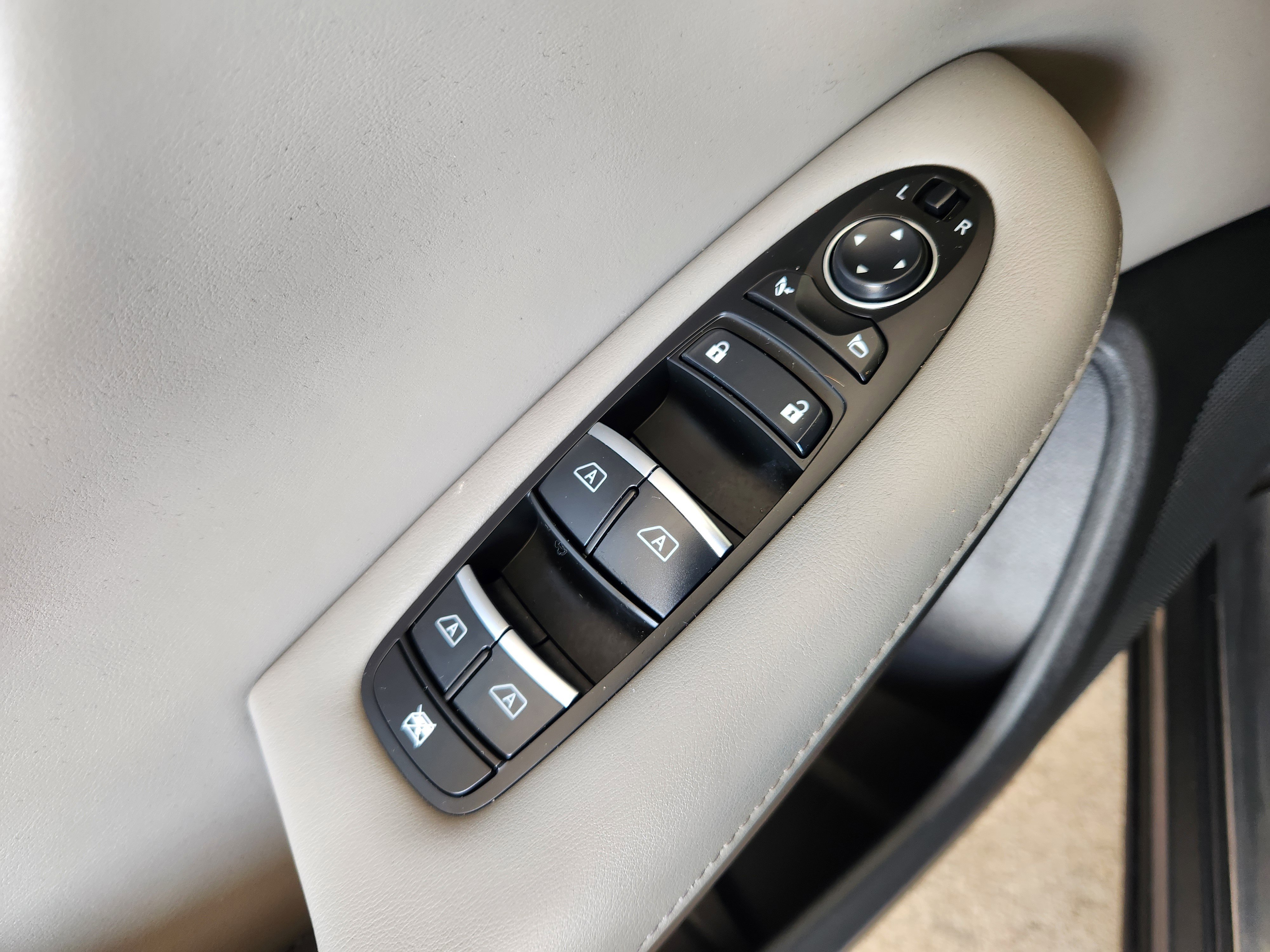Used 2023 INFINITI QX50 Luxe AWD/4WD image 25