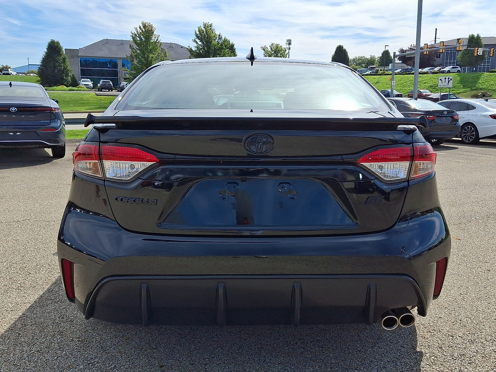 Certified 2026 Toyota Corolla SE w/ SE Package FWD image 5