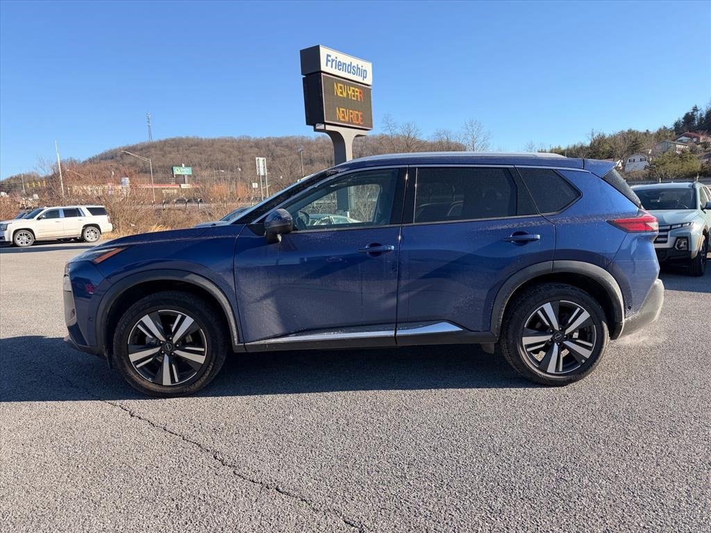 Used 2023 Nissan Rogue SL w/ SL Premium Package image 3