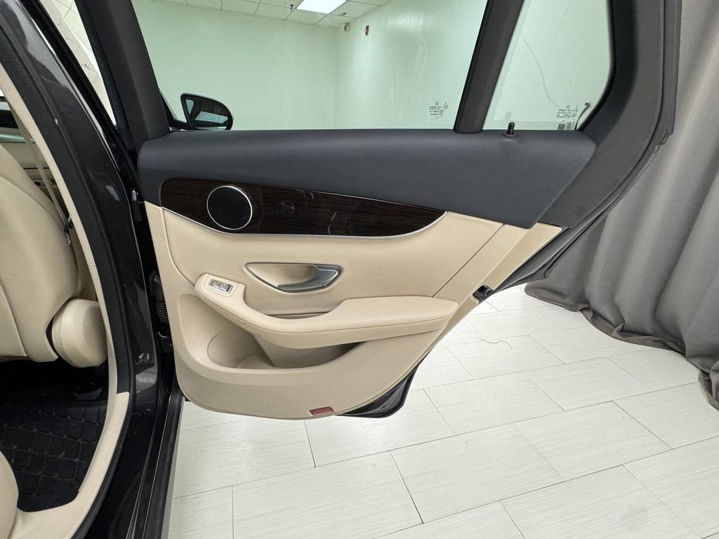 Used 2022 Mercedes-Benz GLC 300 4MATIC image 15