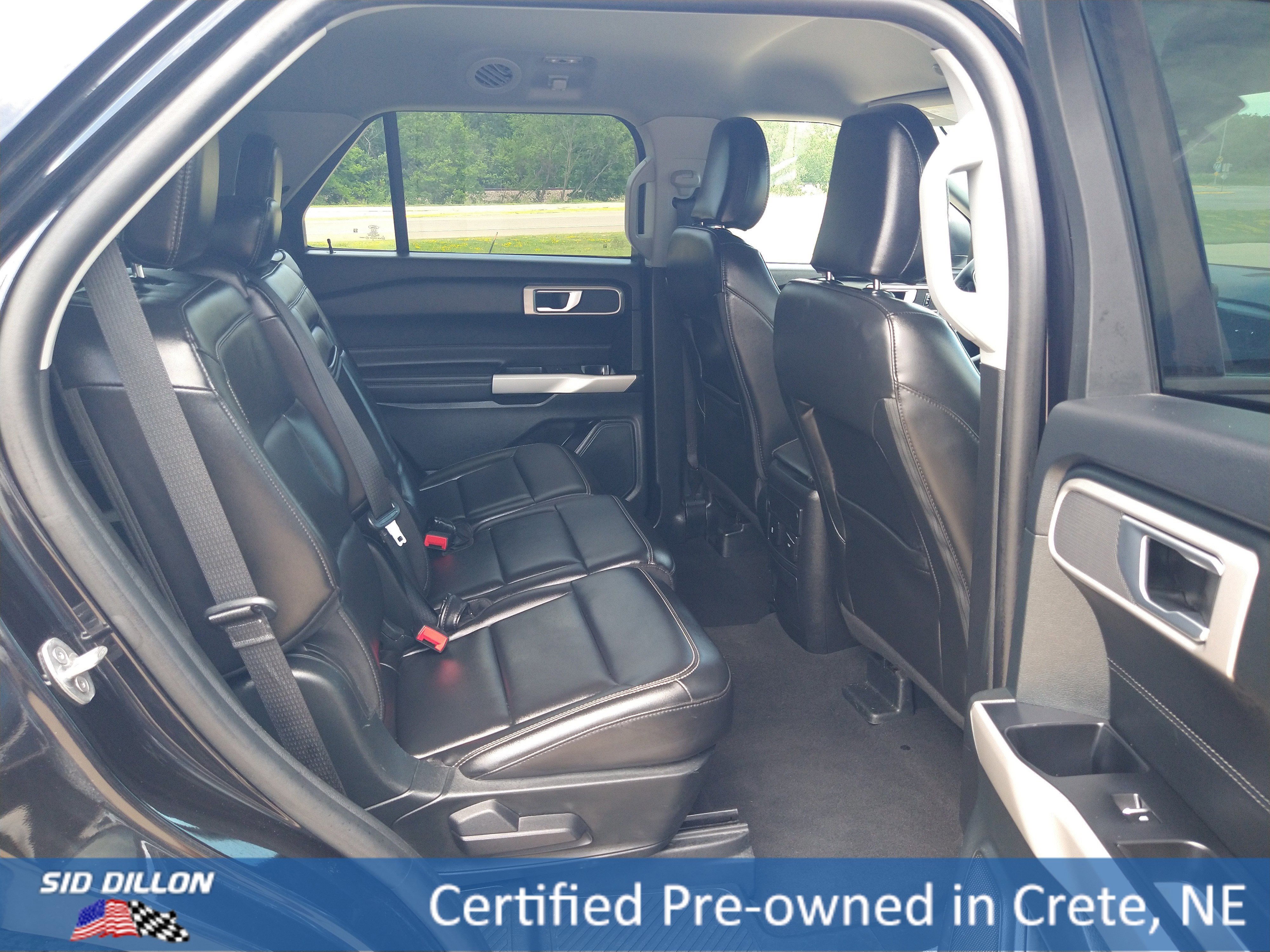 Used 2024 Ford Explorer XLT w/ Equipment Group 202A image 4