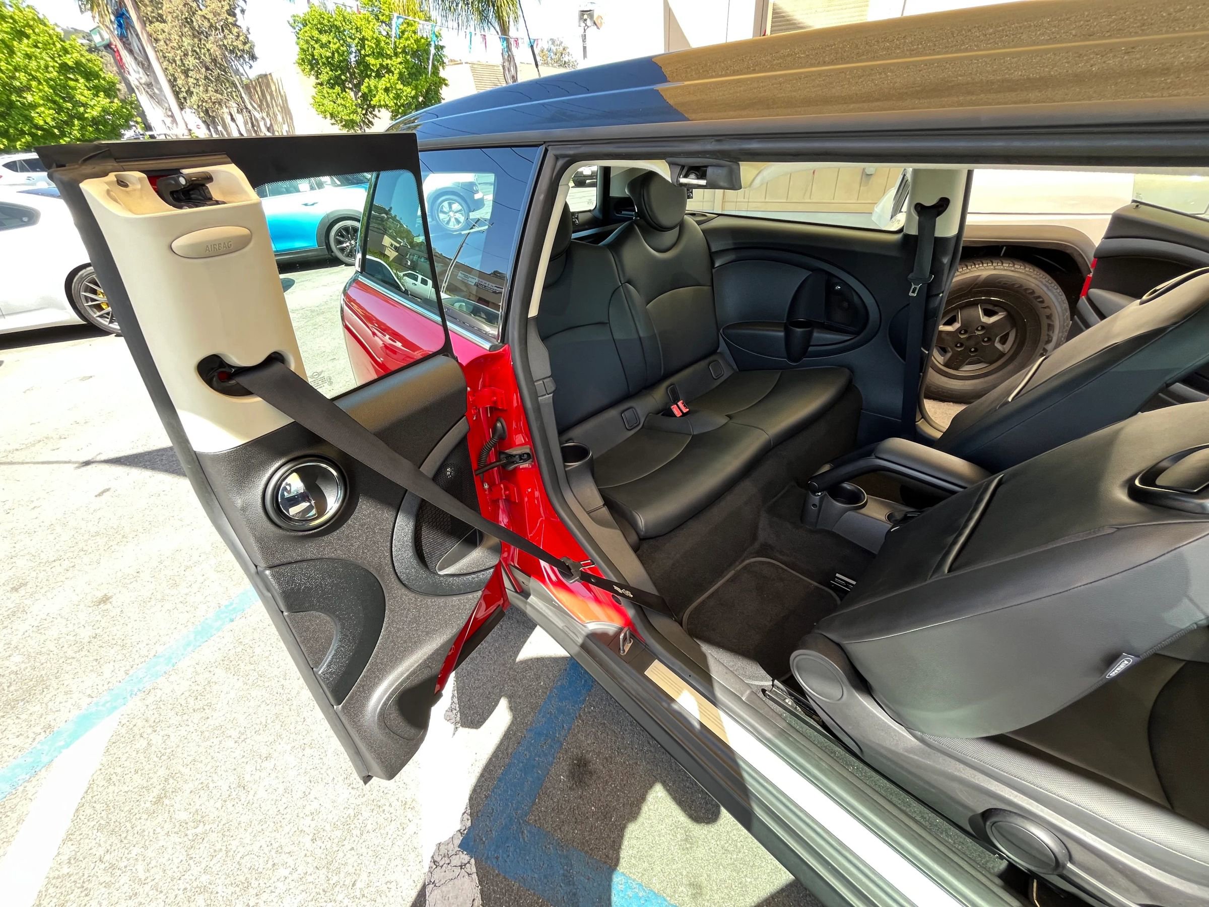 Used 2011 MINI Cooper Clubman image 16