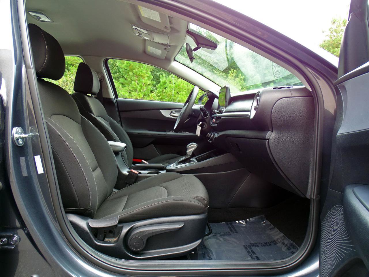 Used 2024 Kia Forte LXS w/ LXS Technology Package FWD image 32