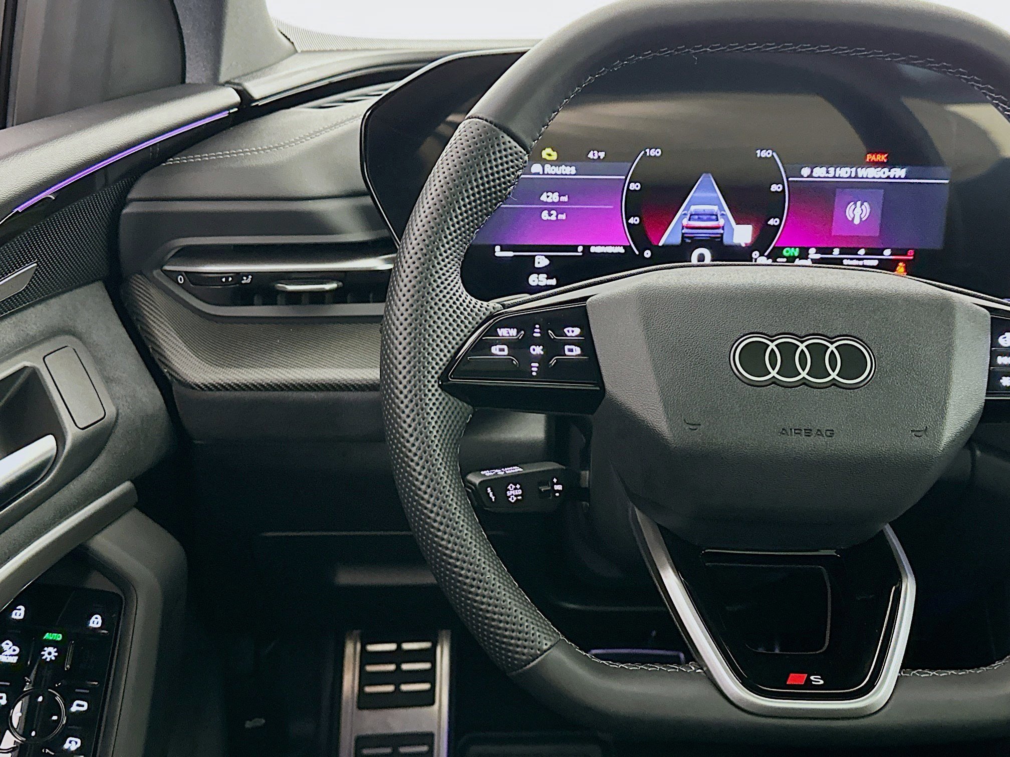 Used 2025 Audi SQ5 Premium Plus w/ Premium Plus Package image 10