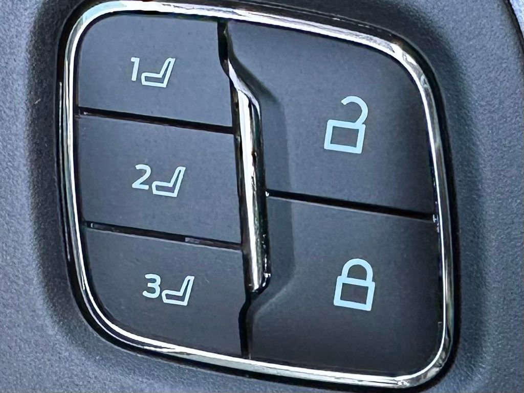 New 2026 Ford F250 Lariat w/ Black Appearance Package image 59