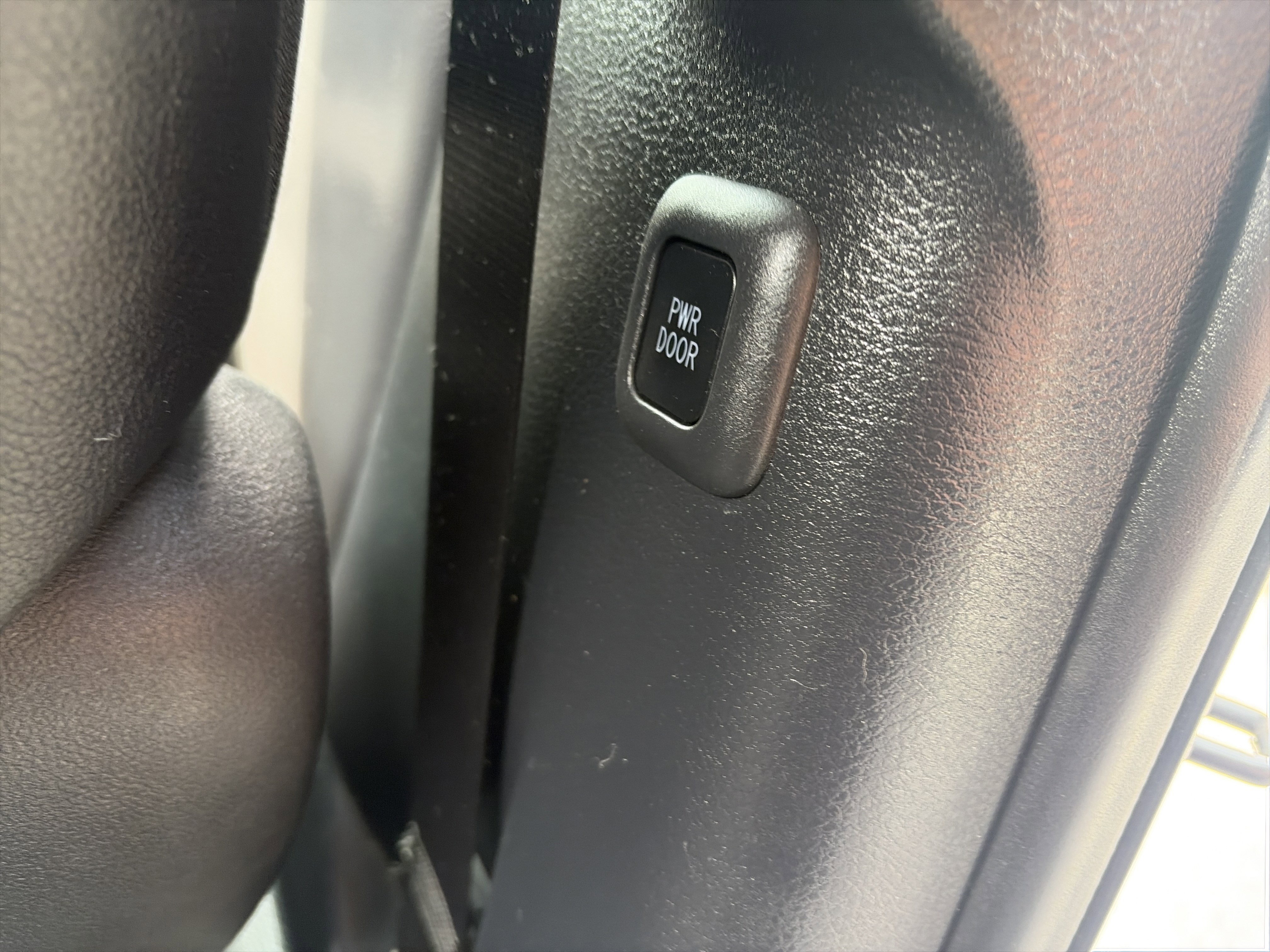 Used 2022 Toyota Sienna XSE AWD/4WD image 32