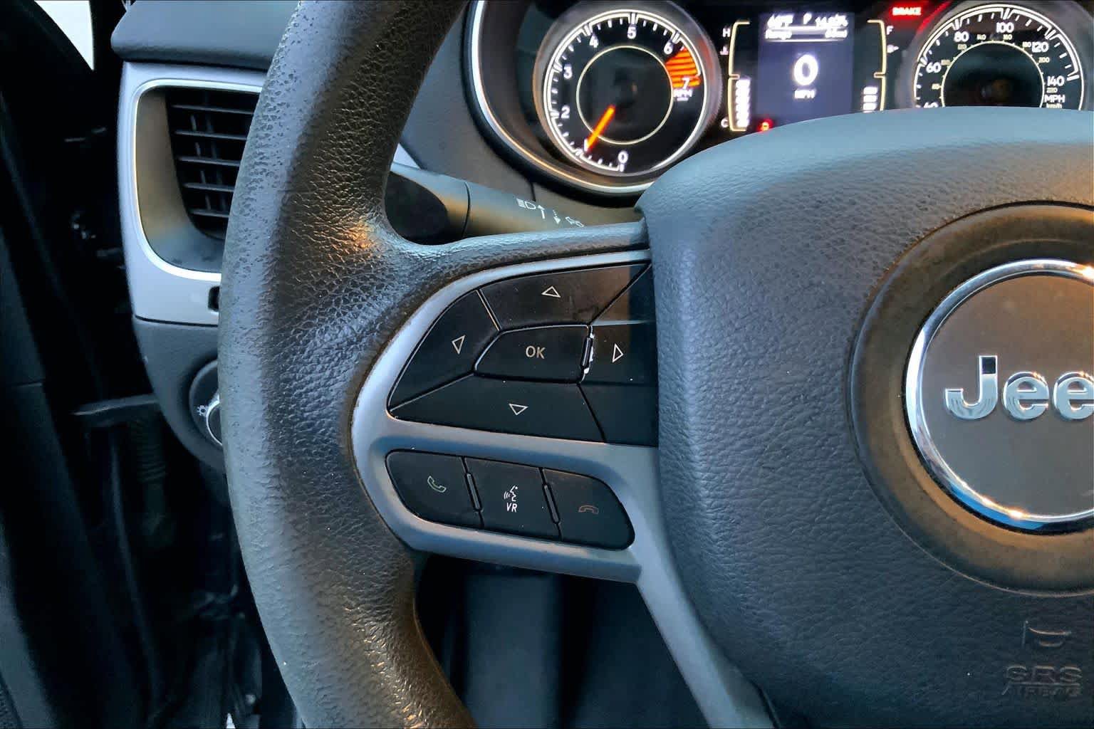 Used 2019 Jeep Cherokee Latitude w/ Popular Appearance Group FWD image 23
