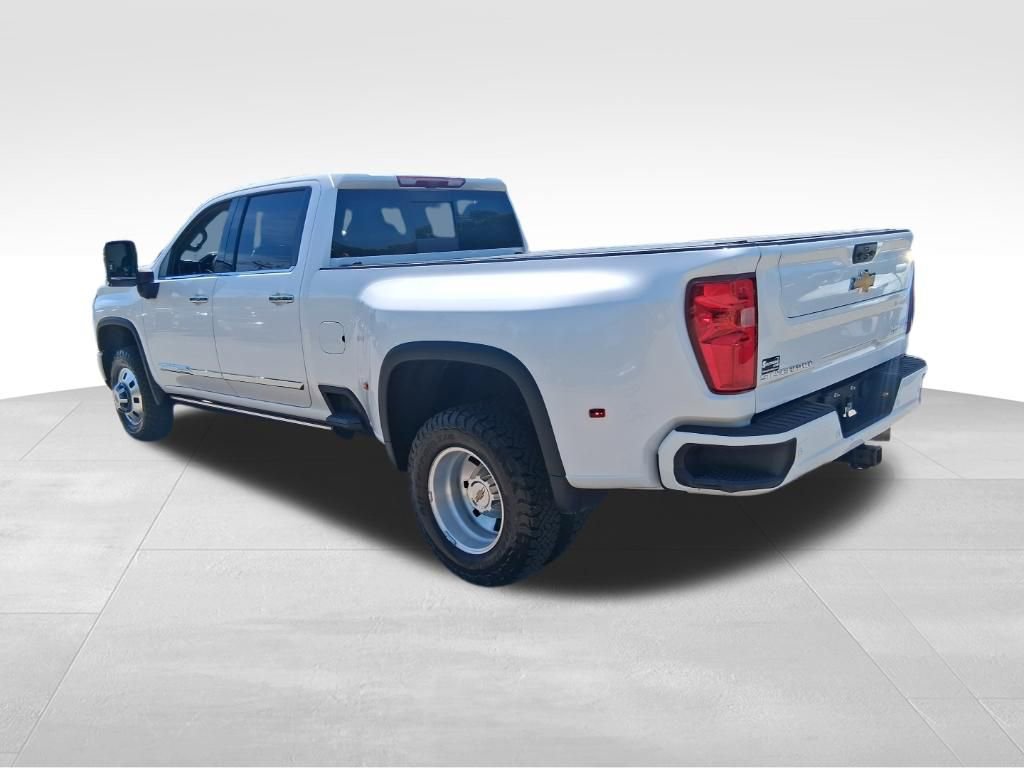 Used 2024 Chevrolet Silverado 3500 High Country w/ Technology Package image 3