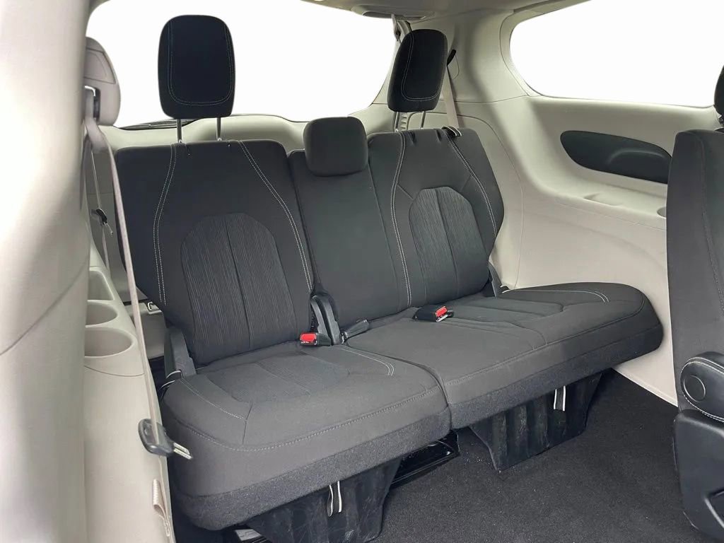 Used 2022 Chrysler Voyager LX image 20