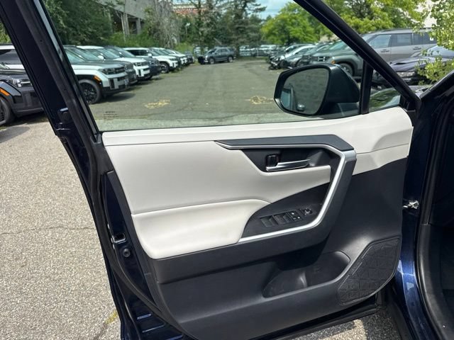 Used 2019 Toyota RAV4 XLE w/ Carpet Mat Package AWD/4WD image 37
