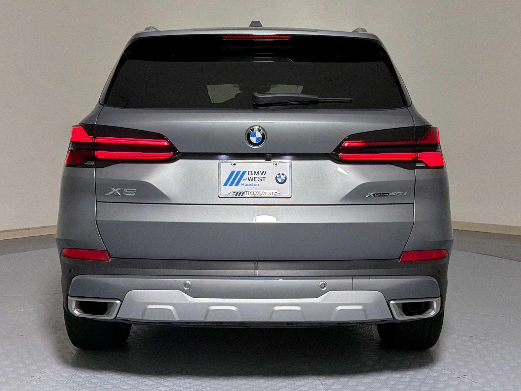 Used 2024 BMW X5 xDrive40i w/ Parking Assistance Package AWD/4WD image 10