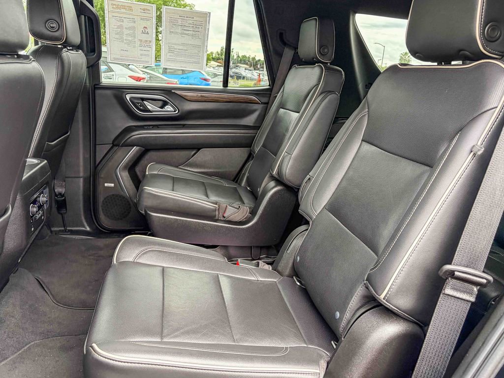 Used 2021 Chevrolet Tahoe Premier w/ Premium Package image 39