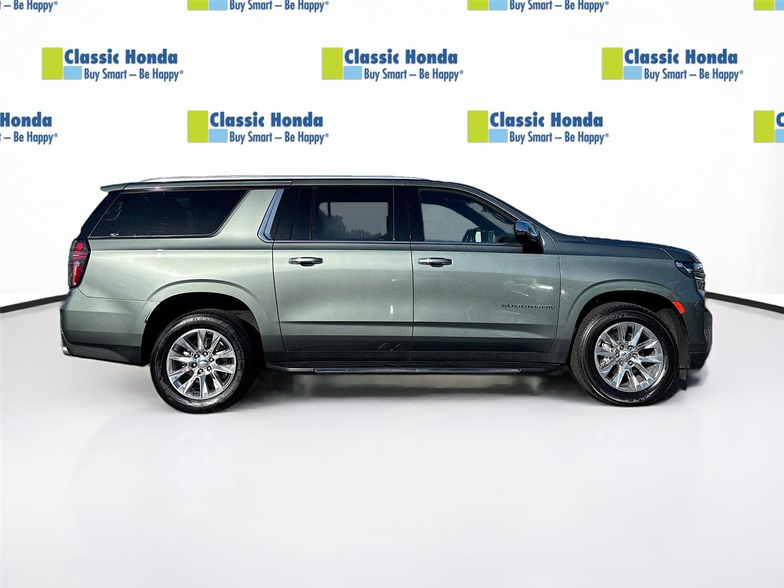 Used 2023 Chevrolet Suburban Premier image 9