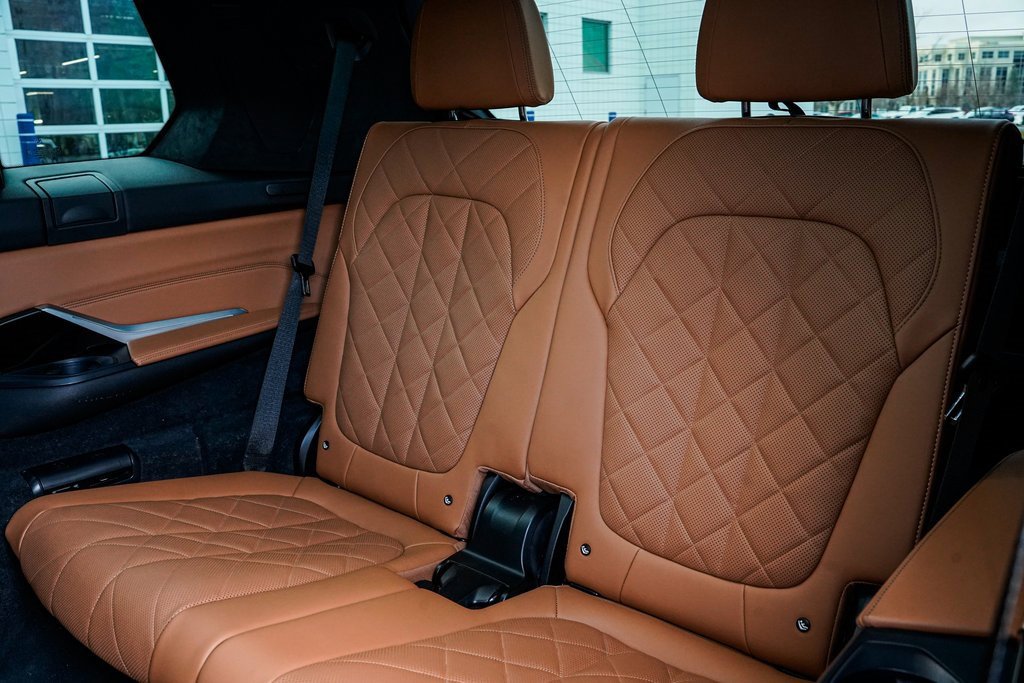 Used 2023 BMW X7 xDrive40i w/ Executive Package image 21