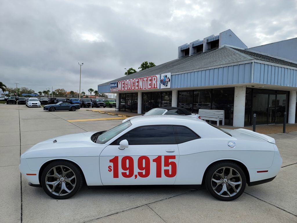 Used 2017 Dodge Challenger SXT Plus image 2
