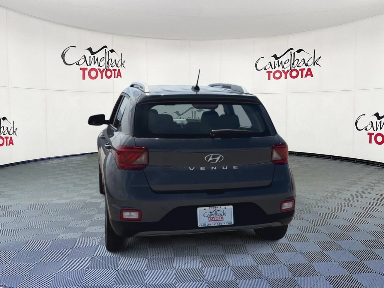 Used 2025 Hyundai Venue SEL FWD image 3