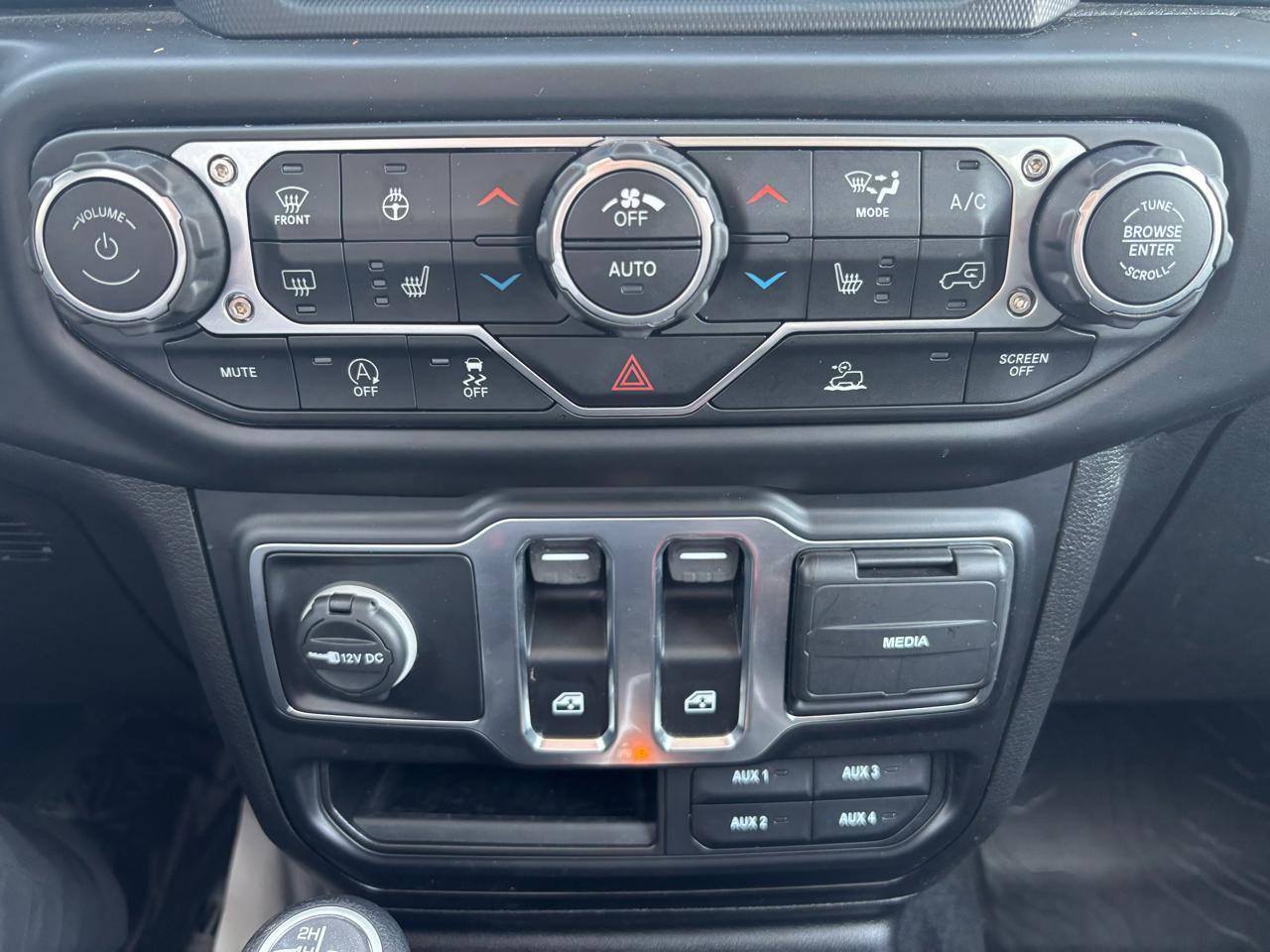 Used 2022 Jeep Wrangler Sport image 24