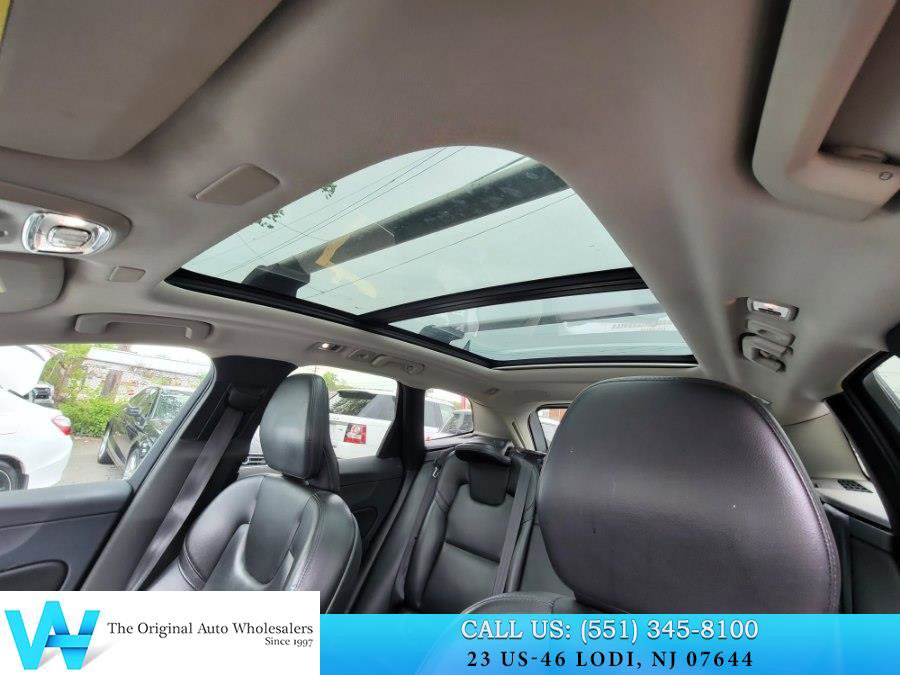 Used 2019 Volvo XC60 T6 Momentum w/ Multimedia Package AWD/4WD image 11