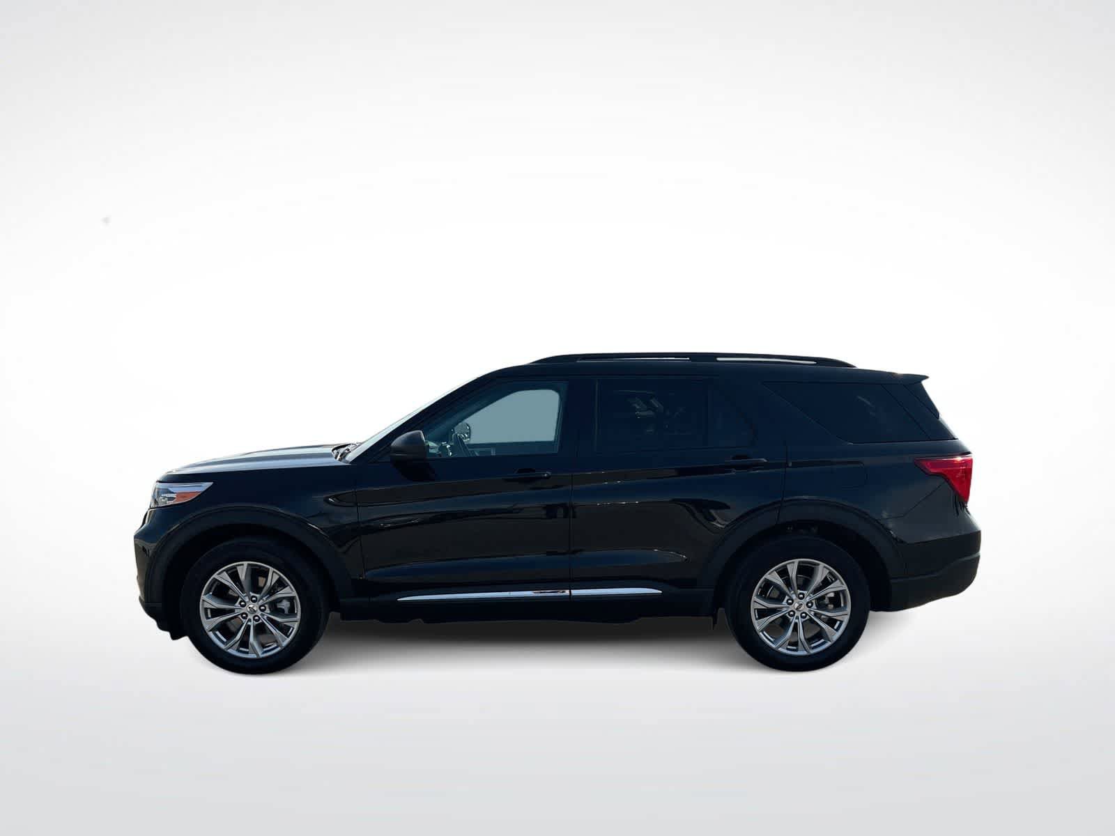 Used 2024 Ford Explorer XLT w/ Equipment Group 202A AWD/4WD image 5