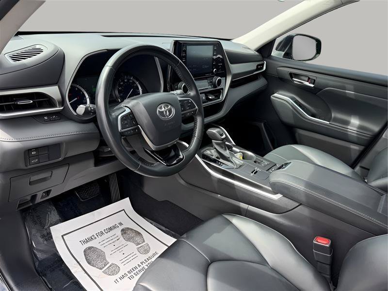 Used 2021 Toyota Highlander XLE FWD image 15