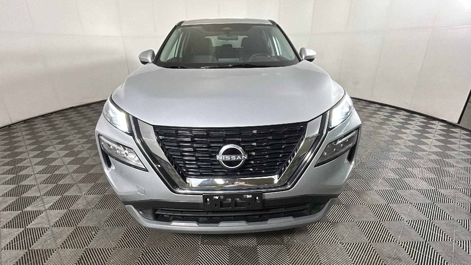 Used 2023 Nissan Rogue SV AWD/4WD image 9