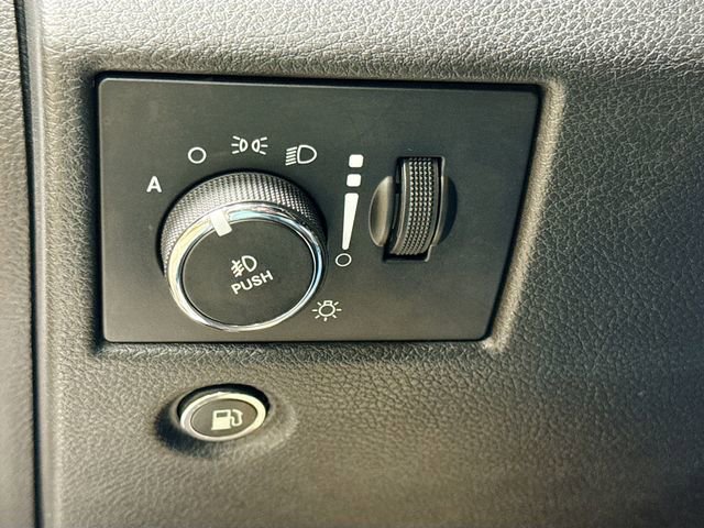 Used 2017 Jeep Grand Cherokee Limited image 12