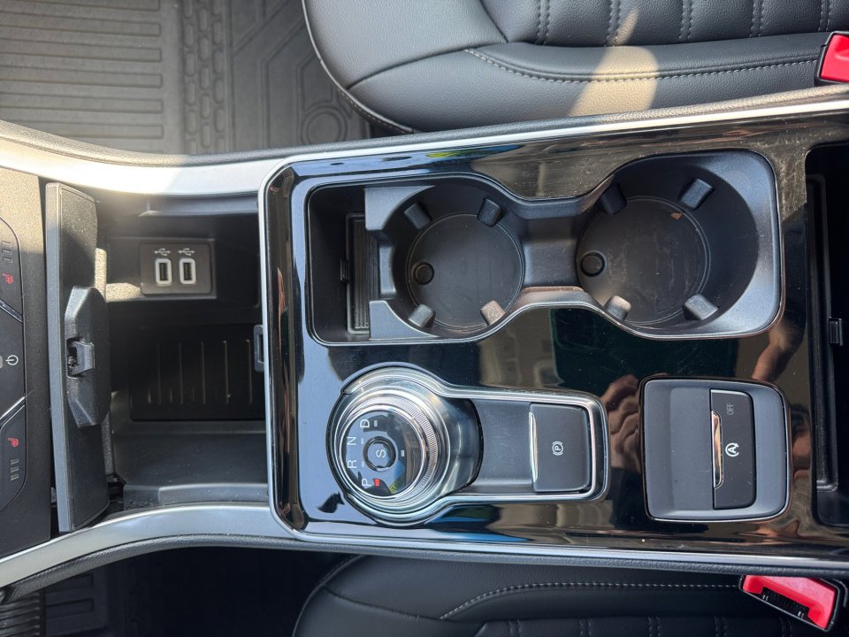 Used 2019 Ford Edge SEL w/ Equipment Group 201A image 24