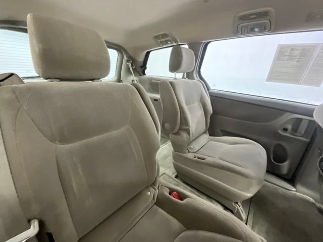 Used 2005 Toyota Sienna LE w/ LE Pkg 4 AWD/4WD image 13