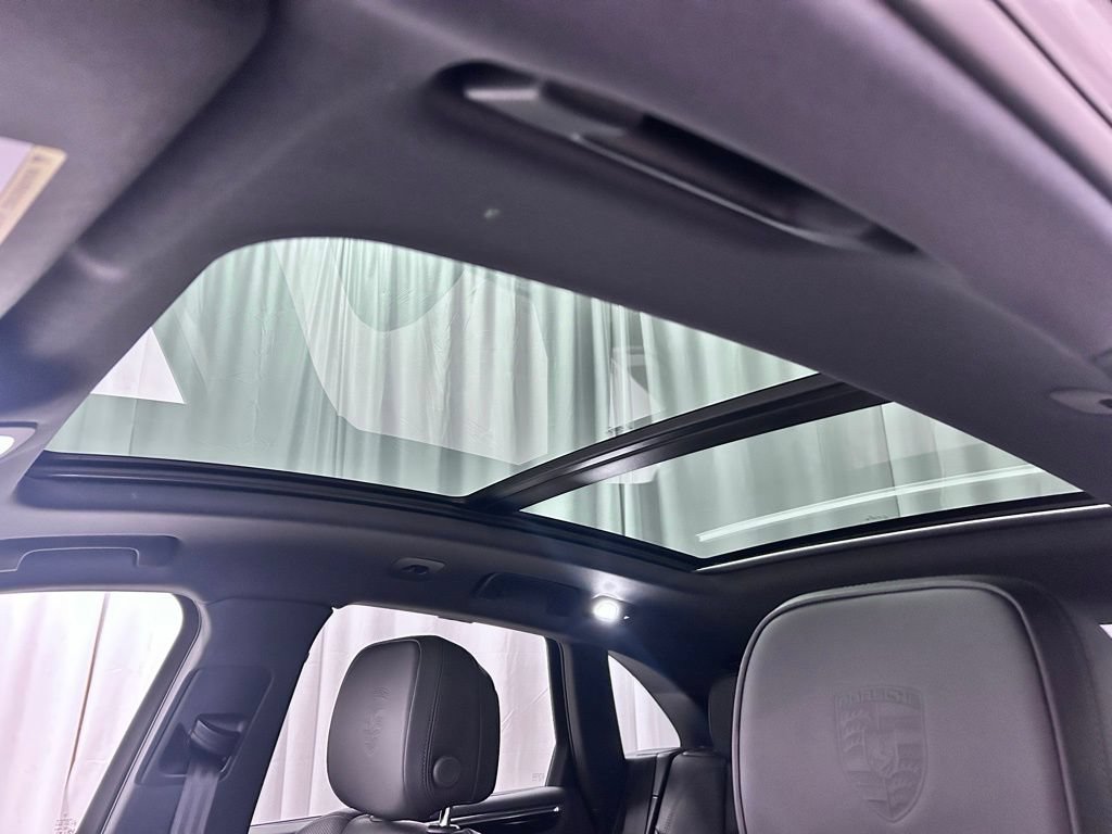 Certified 2026 Porsche Macan AWD/4WD image 25