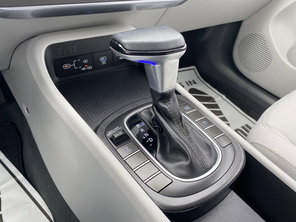 Certified 2025 Hyundai Kona SEL image 18