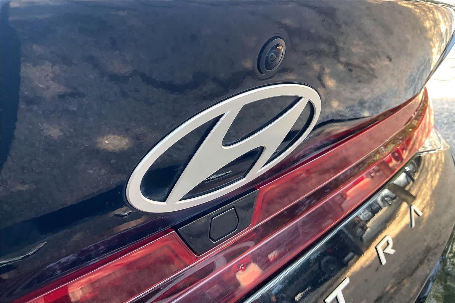 Certified 2024 Hyundai Elantra SEL FWD image 30