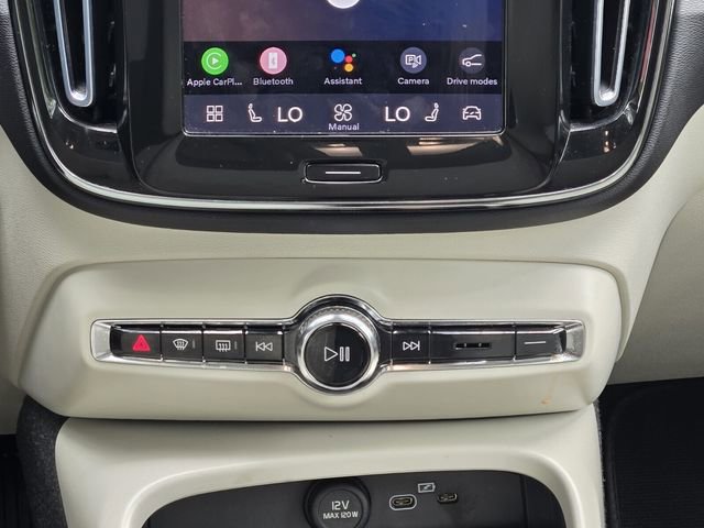 Used 2023 Volvo XC40 B5 Plus image 20