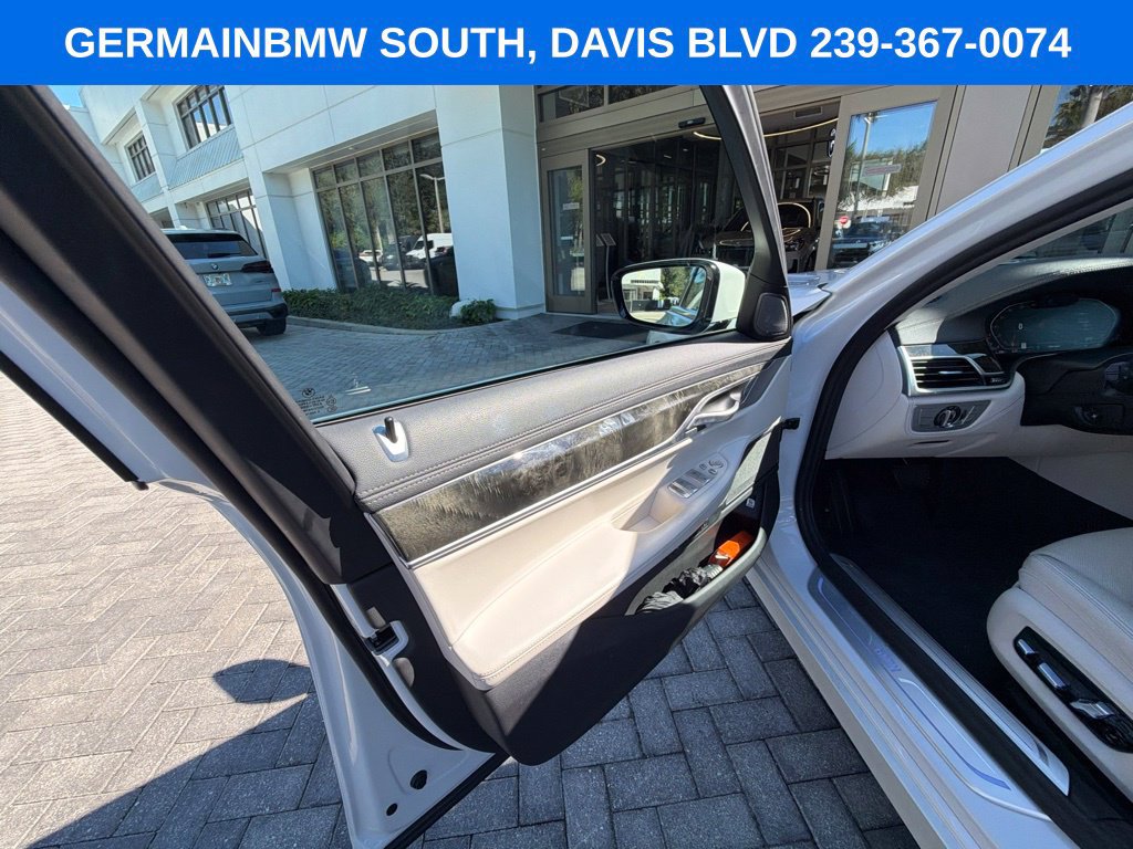 Used 2022 BMW 750i xDrive w/ Luxury Rear Seating Package AWD/4WD image 20