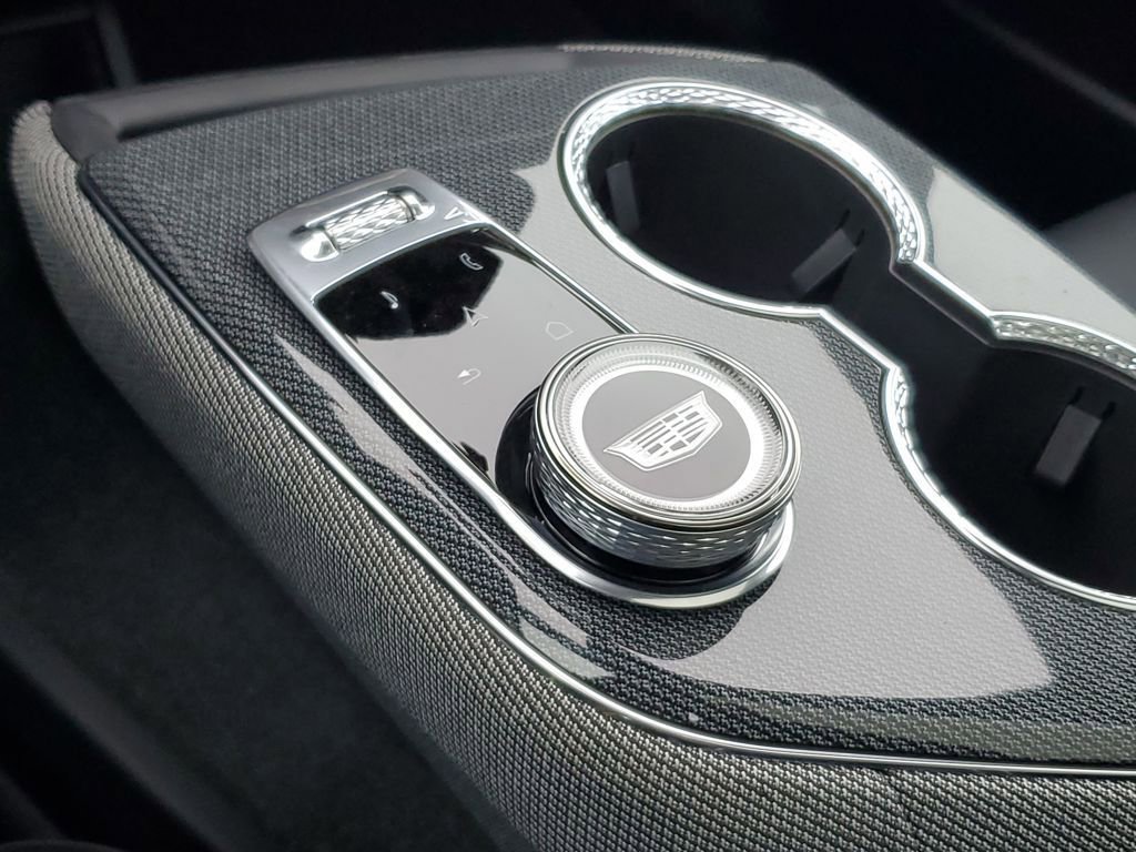 New 2026 Cadillac Optiq Luxury 1 image 36