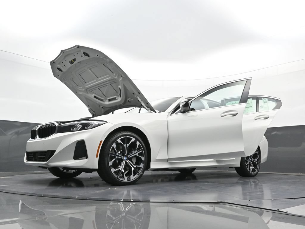 New 2026 BMW 330i xDrive Sedan w/ Convenience Package AWD/4WD image 38