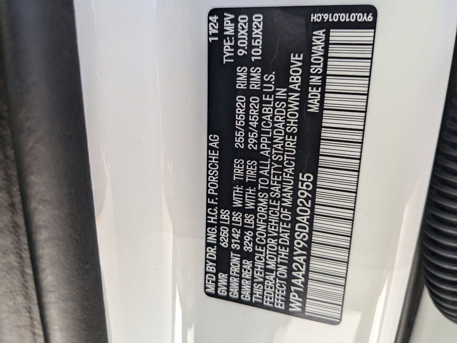 Certified 2025 Porsche Cayenne image 29