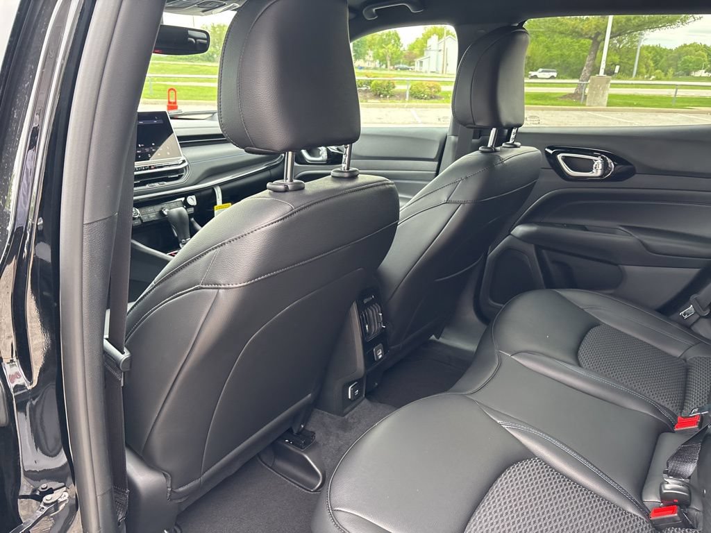 New 2026 Jeep Compass Latitude AWD/4WD image 37