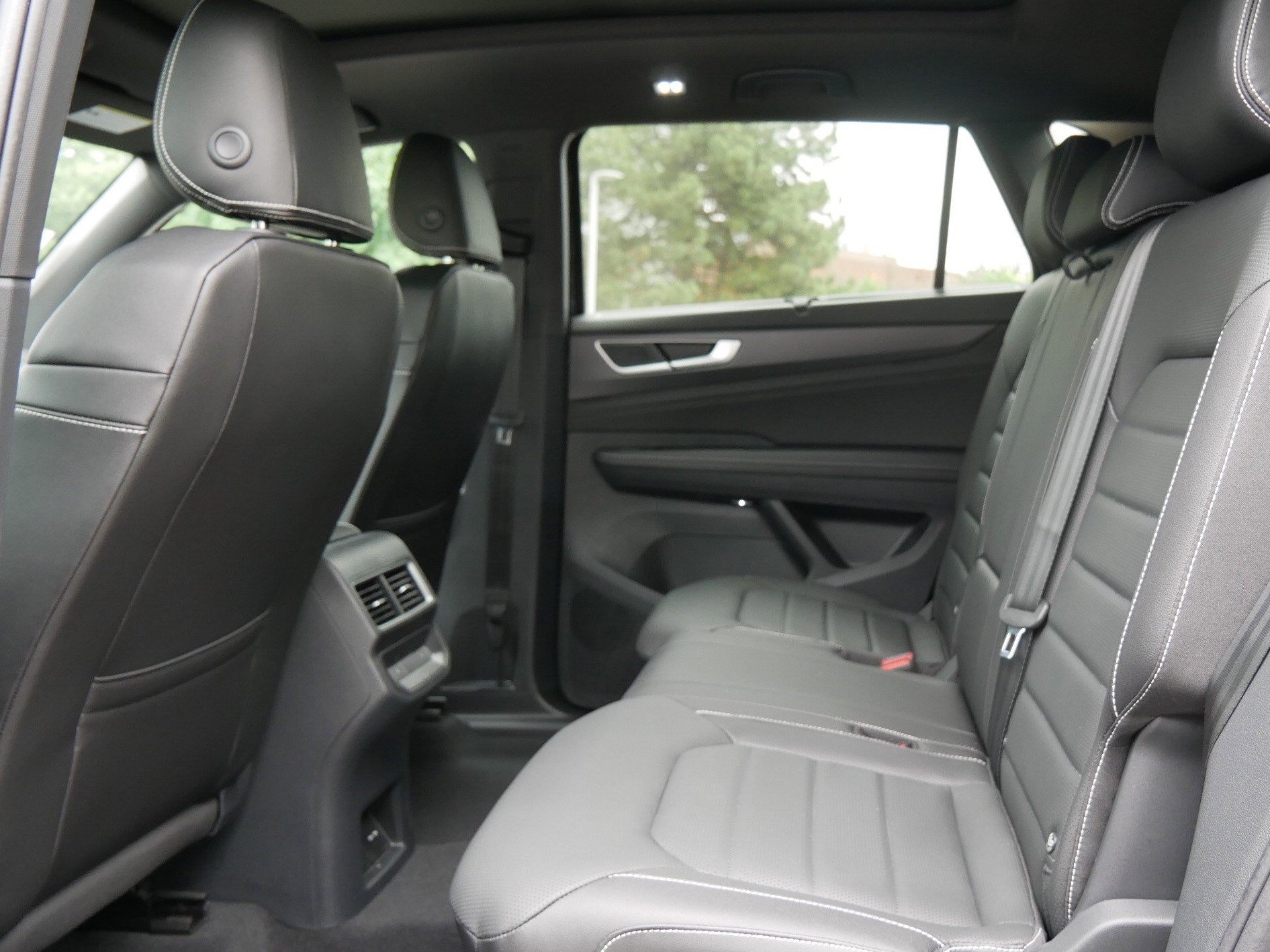 New 2026 Volkswagen Atlas Cross Sport SEL R-Line AWD/4WD image 7