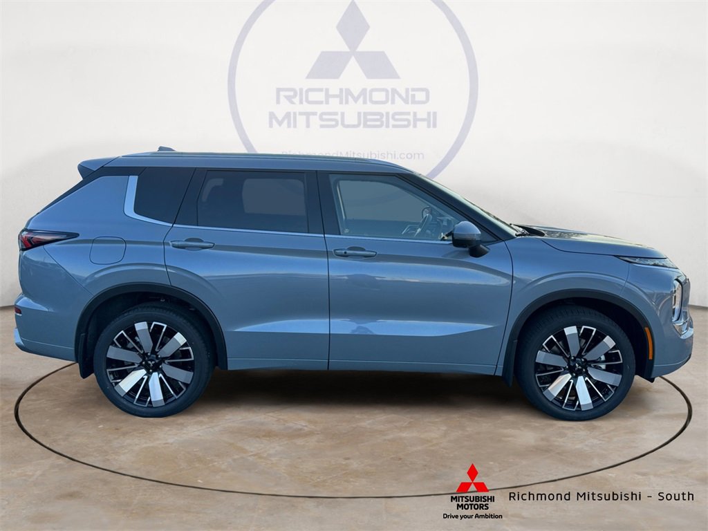 New 2026 Mitsubishi Outlander SEL image 2
