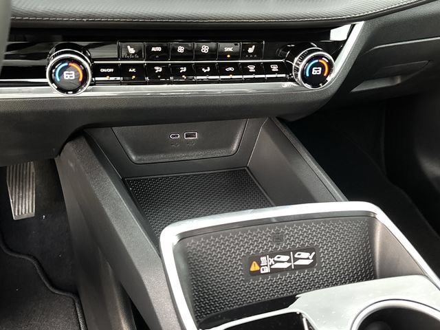 Used 2027 Chevrolet Equinox LT w/ Convenience Package II FWD image 16