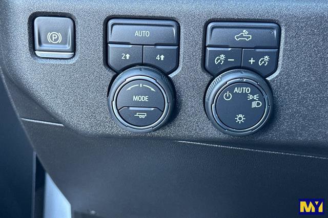 Used 2025 Chevrolet Silverado 1500 LT image 34