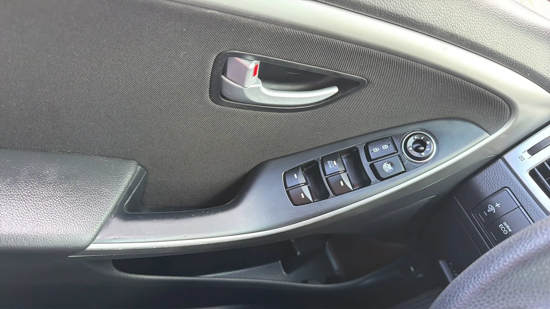 Used 2017 Hyundai Elantra GT FWD image 22