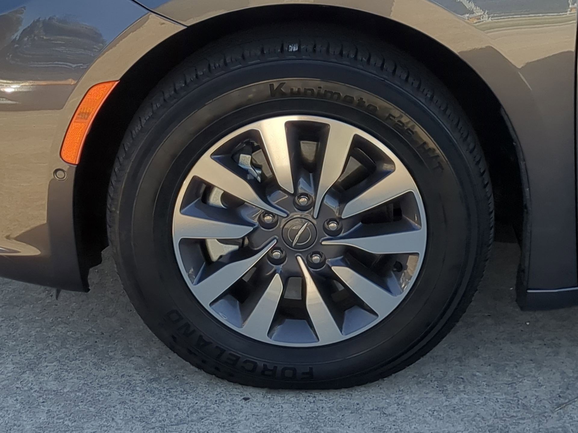 Used 2021 Chrysler Pacifica Touring-L image 11