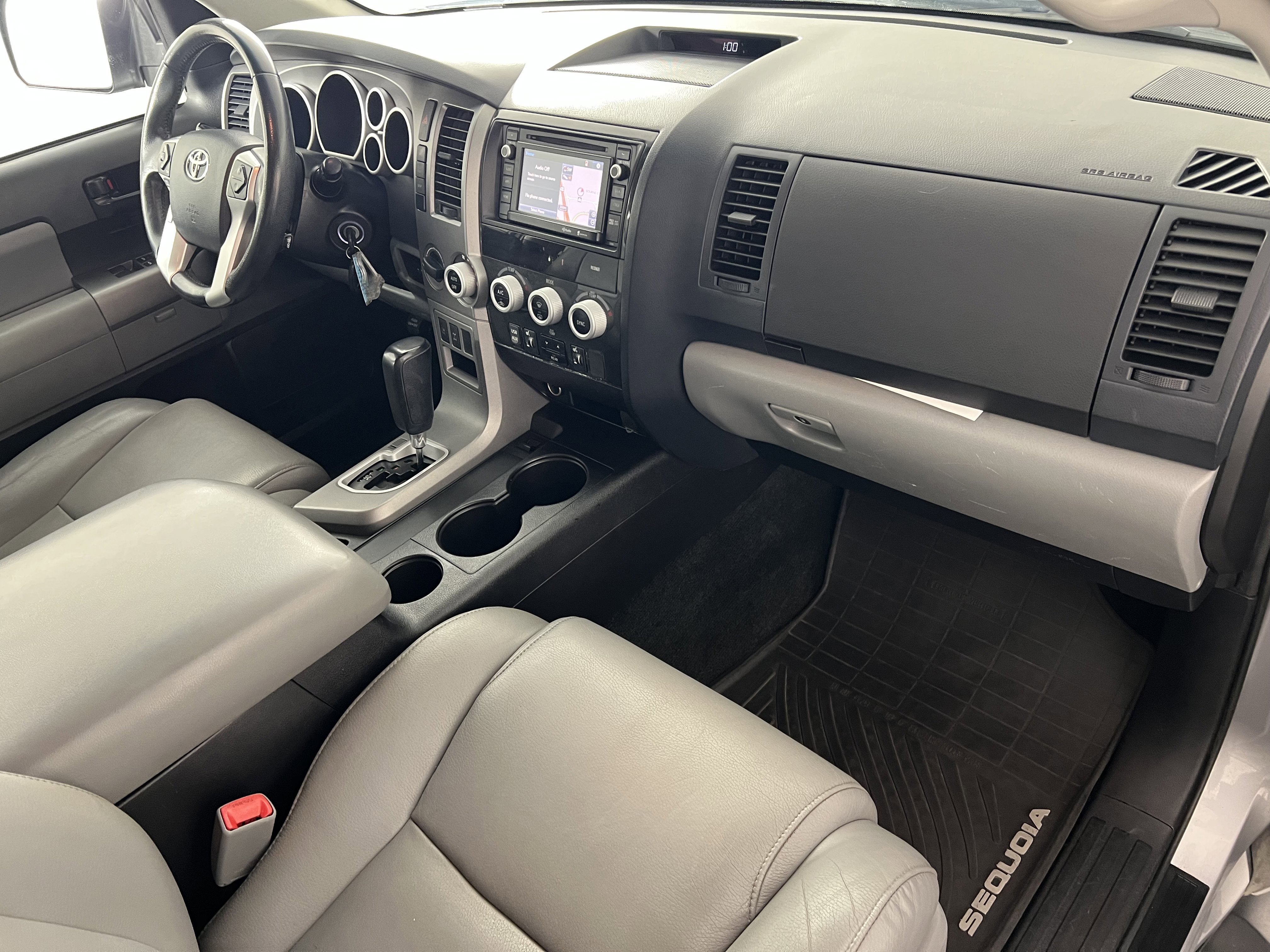 Used 2014 Toyota Sequoia SR5 w/ Premium Package AWD/4WD image 27