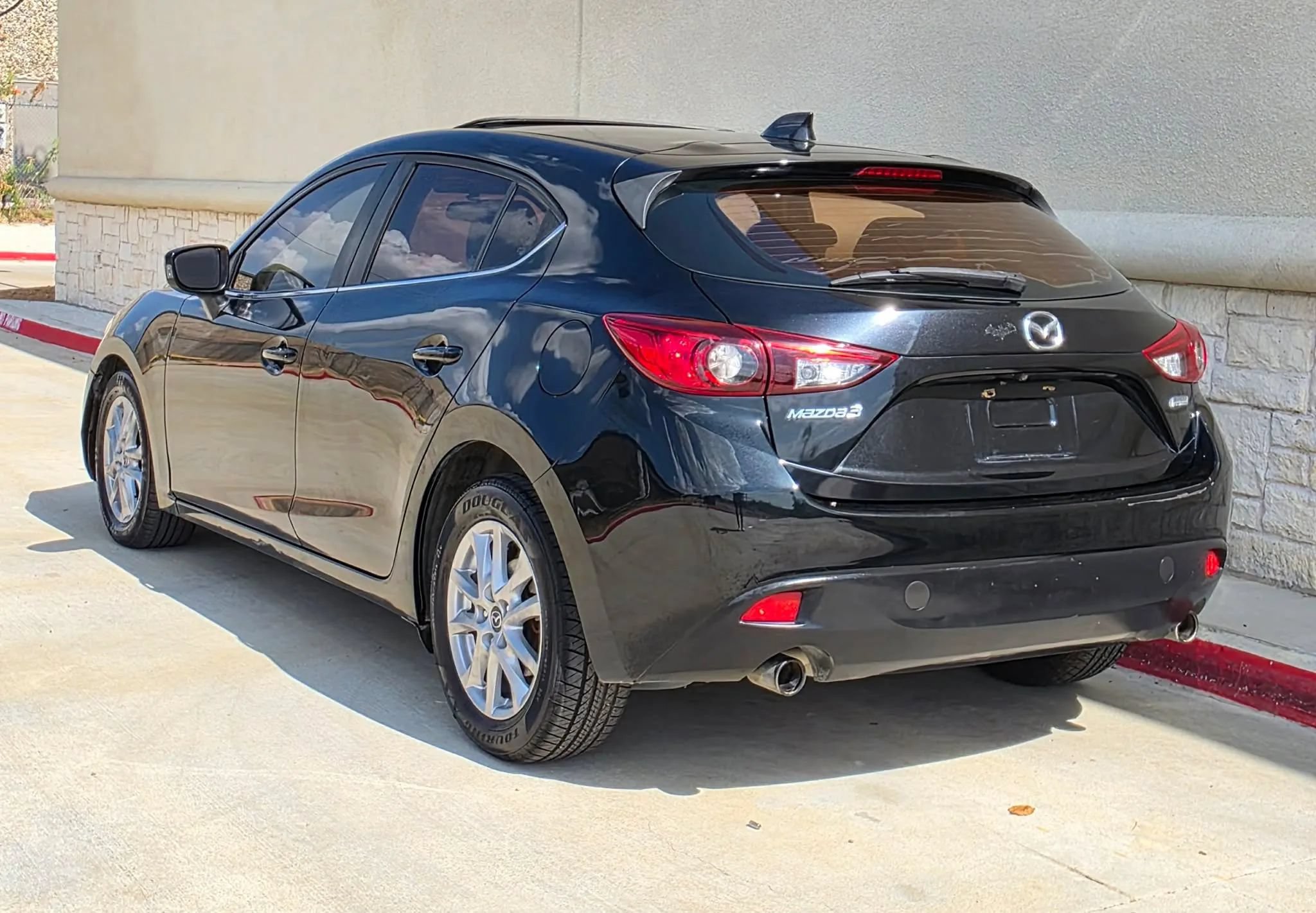 Used 2014 MAZDA MAZDA3 i Touring w/ Technology Package FWD image 5