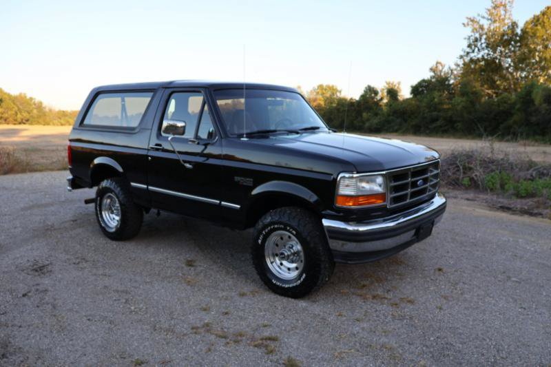 Used 1995 Ford Bronco XLT AWD/4WD image 5