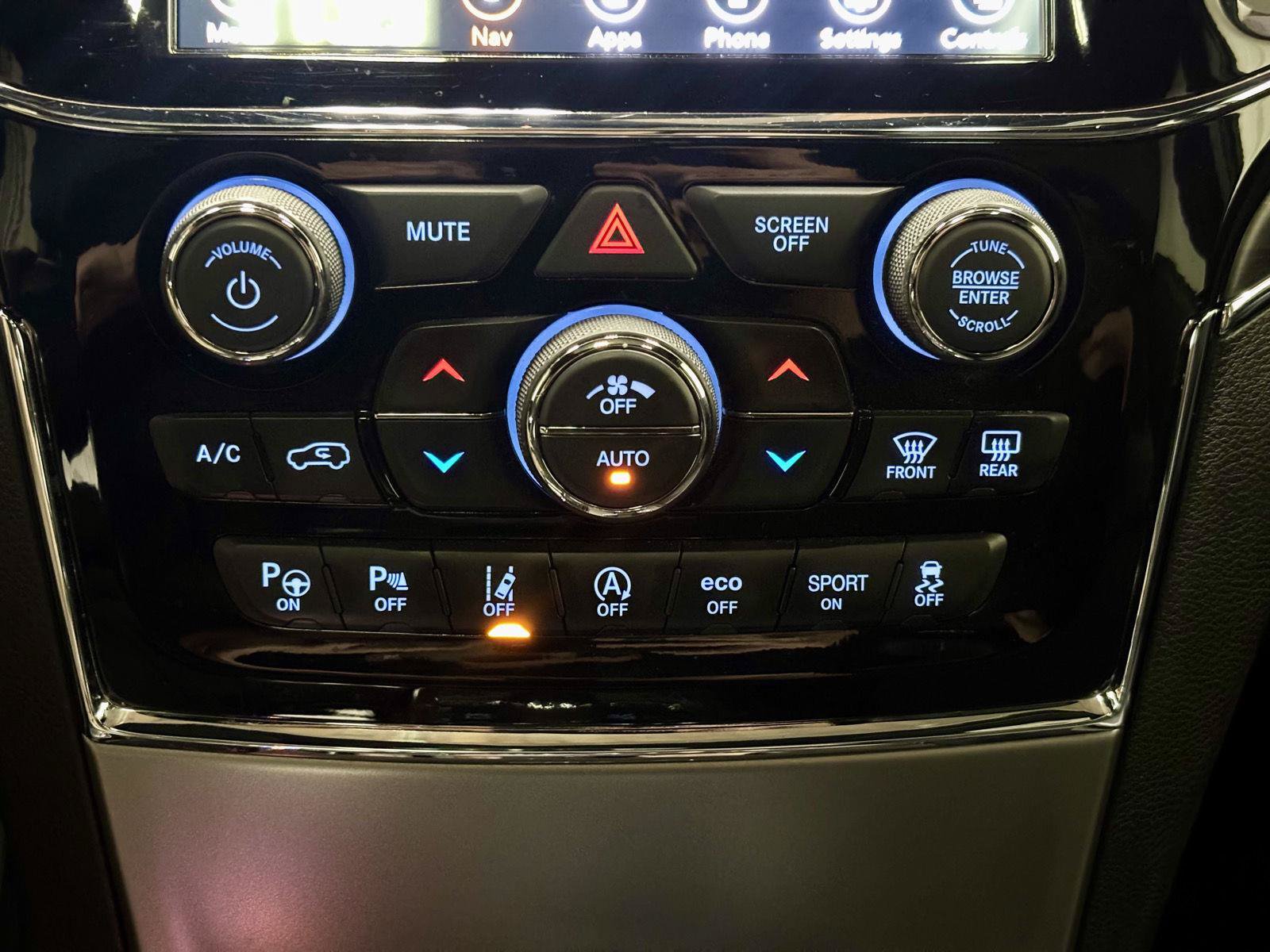 Used 2021 Jeep Grand Cherokee Limited AWD/4WD image 31