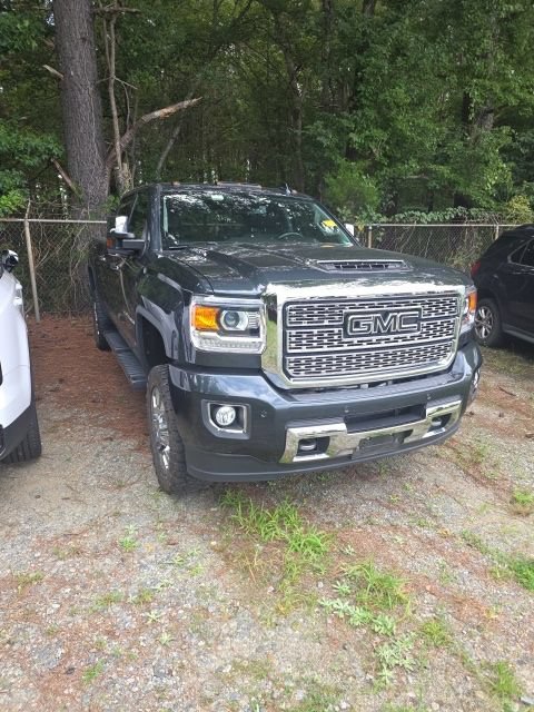 Used 2018 GMC Sierra 2500 Denali w/ Duramax Plus Package AWD/4WD image 3