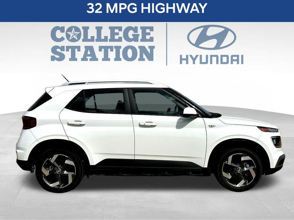 Used 2025 Hyundai Venue SEL image 11